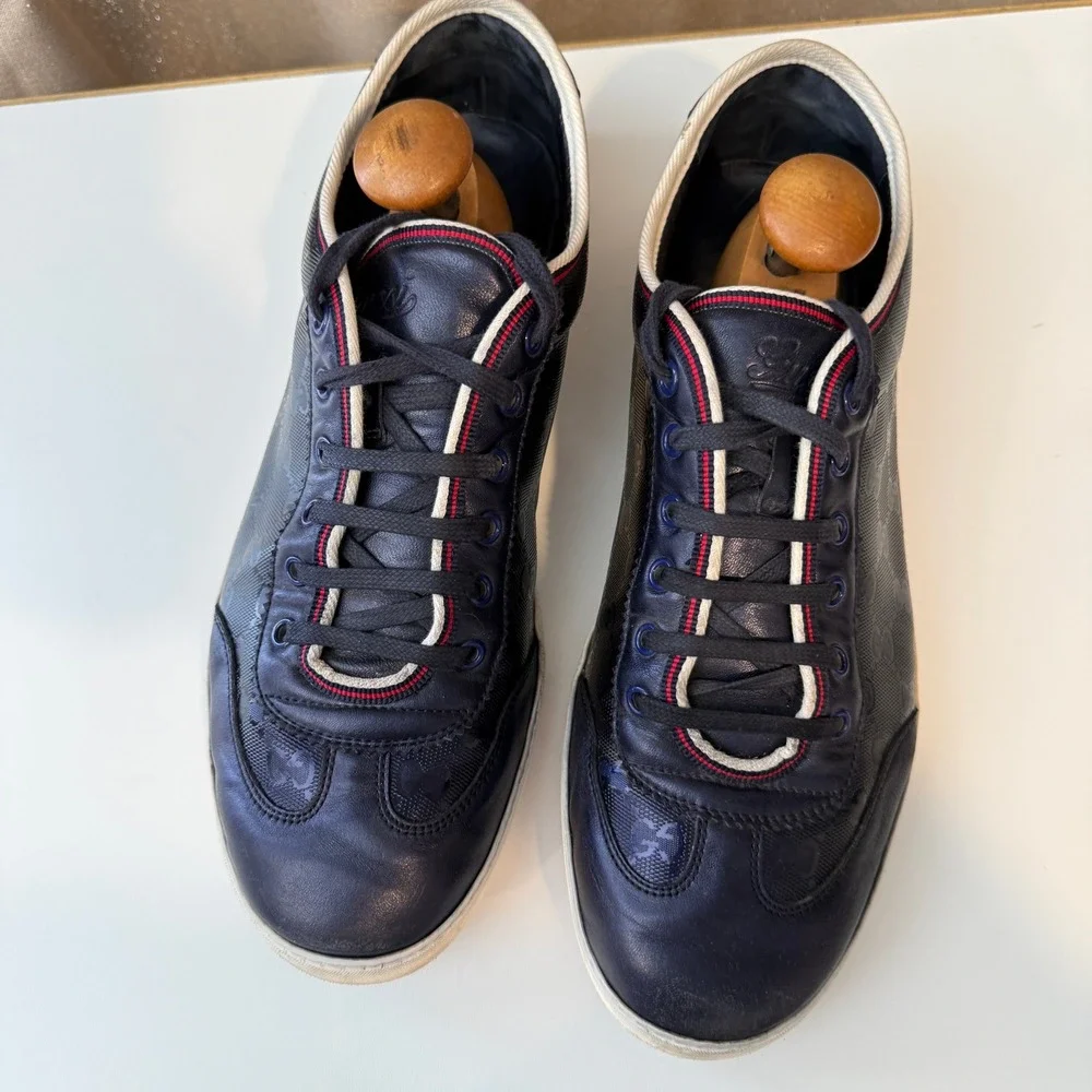 Gucci Mens GG Monogram Navy Blue Leather Low Top Sneakers 233321 Size 10G